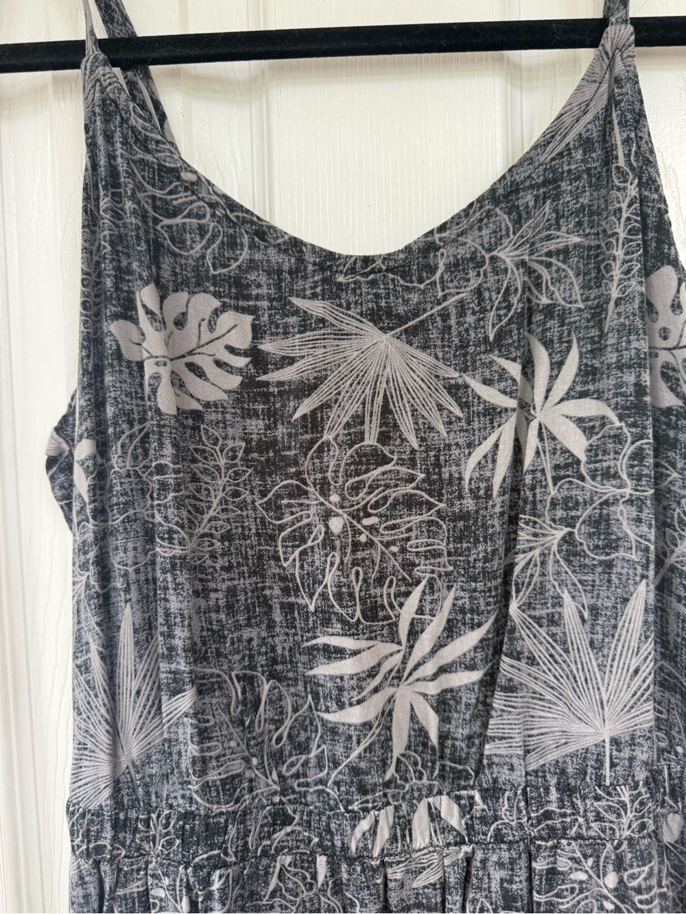 Carve Designs Gray Tropical-Print Midi Dress - Picture 2 of 8